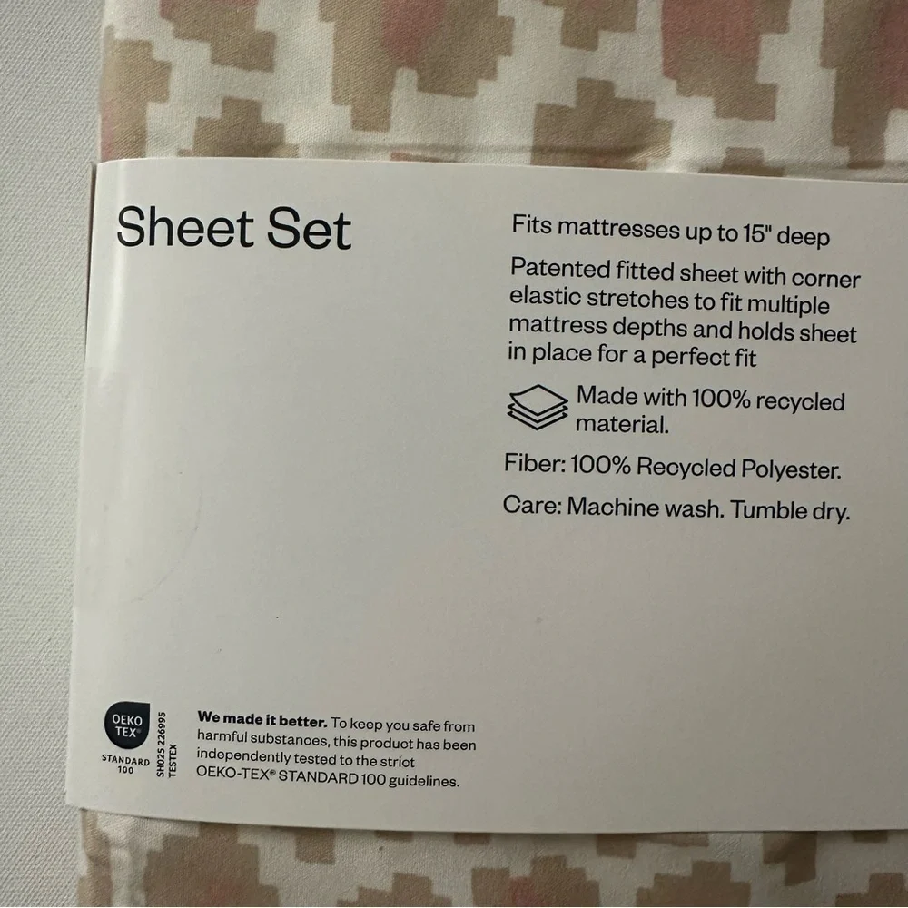 Room Essentials Microfiber Sheet Set in Cream and Pink Pattern Size Twin/Twin XL